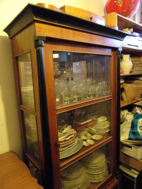 Szafka w stylu Biedermeier