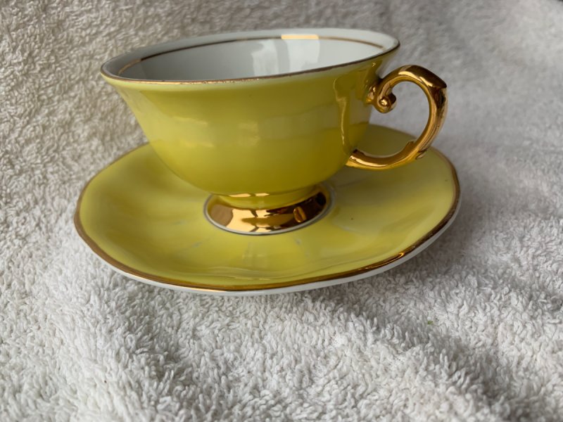 Stara porcelanowa filiżanka - 01 Stara porcelanowa filiżanka - 01