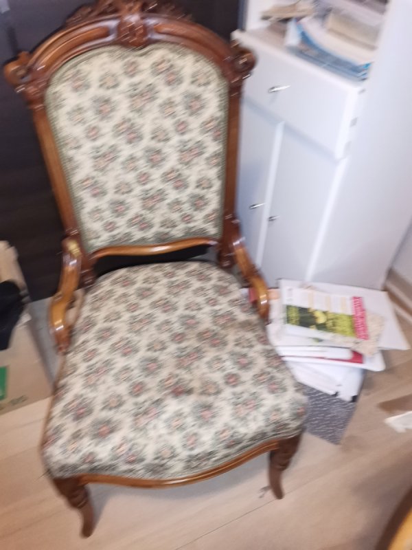 Krzesło stare jeszcze prą prą babci duże