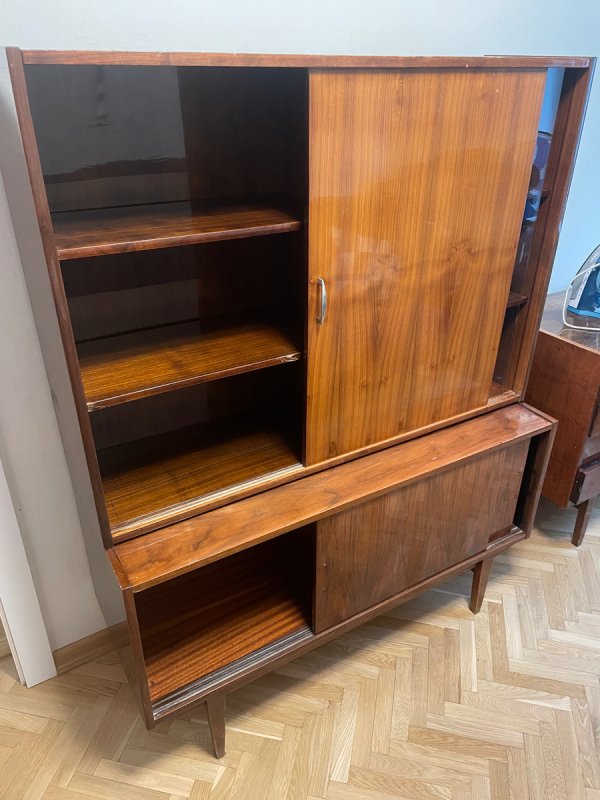 Serwantka z czasów PRL