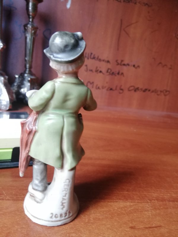 Sygnowana figurka niemiecka