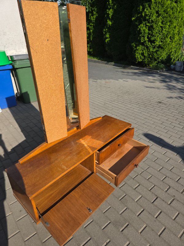 Toaletka z lustrem - 01 Toaletka z lustrem - 01