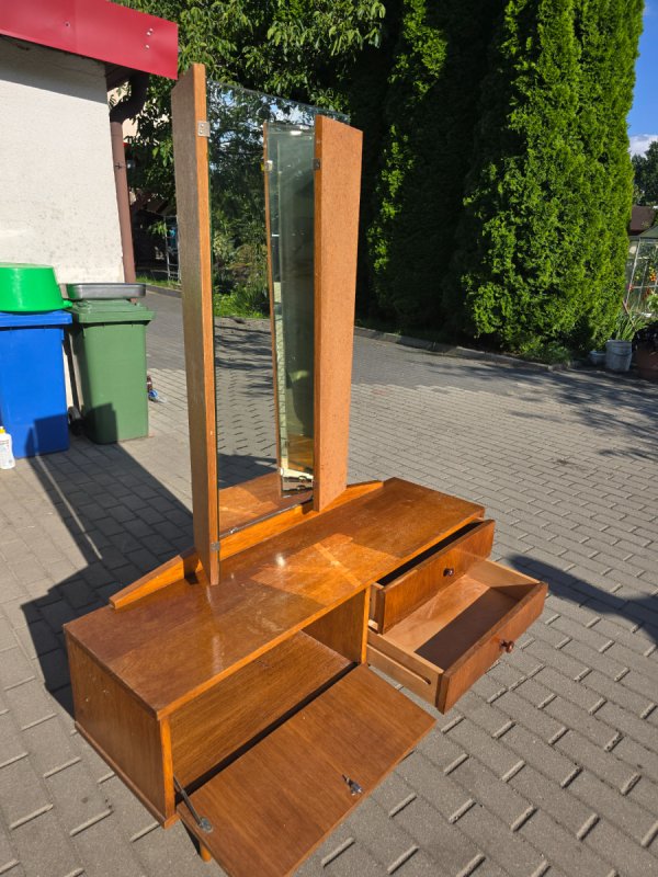 Toaletka z lustrem - 04 Toaletka z lustrem - 04