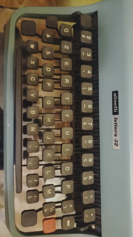 Maszyna do pisania Olivetti Lettera 32 - 02 Maszyna do pisania Olivetti Lettera 32 - 02