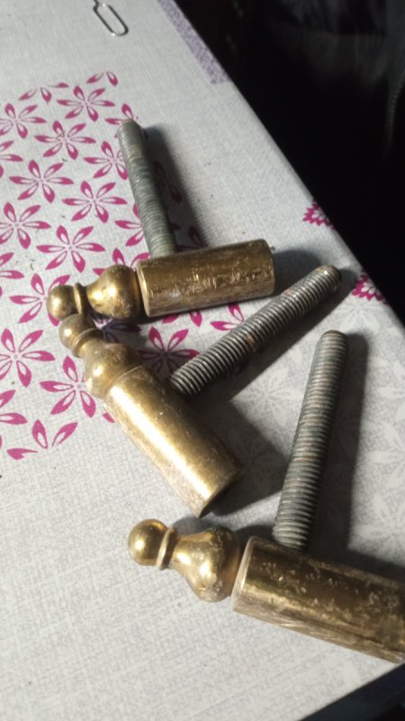 Stare klamki mosiężne do okien