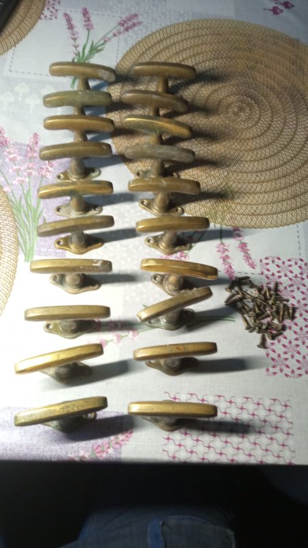 Stare klamki mosiężne do okien - 01 Stare klamki mosiężne do okien - 01