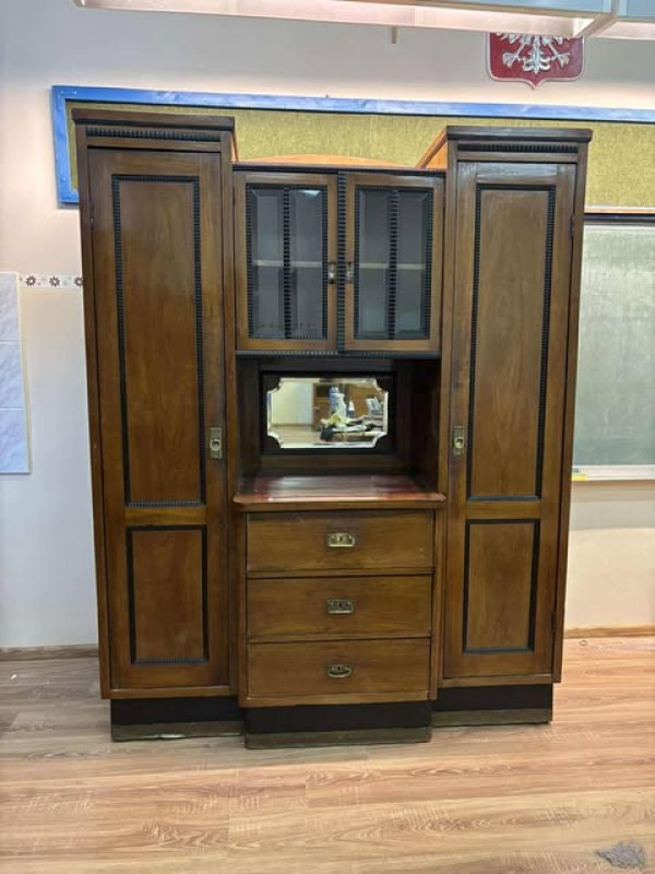 Duży Drewniany Stylowy Regał/Szafka z Lustrem