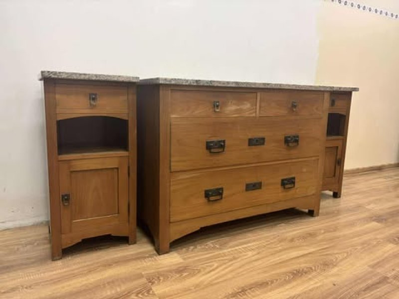 Stylowa Drewniana Komoda Wraz z Dwiema Szafkami. - 01 Stylowa Drewniana Komoda Wraz z Dwiema Szafkami. - 01