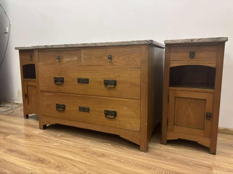 Stylowa Drewniana Komoda Wraz z Dwiema Szafkami. - 02 Stylowa Drewniana Komoda Wraz z Dwiema Szafkami. - 02