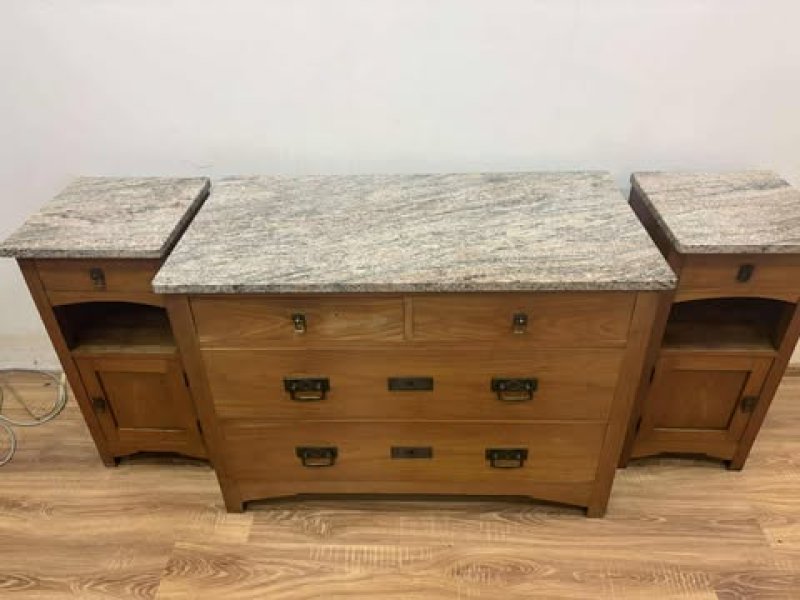 Stylowa Drewniana Komoda Wraz z Dwiema Szafkami. - 03 Stylowa Drewniana Komoda Wraz z Dwiema Szafkami. - 03