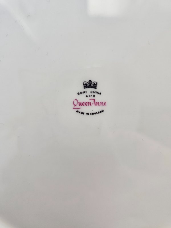 Para talerzy pamiątkowych Queen Anne Bone China - 01 Para talerzy pamiątkowych Queen Anne Bone China - 01
