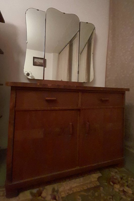 Przedwojenna toaletka z lustrem