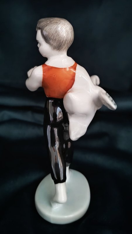Hollohaza porcelana antyczna: chłopiec z gęsią - 05