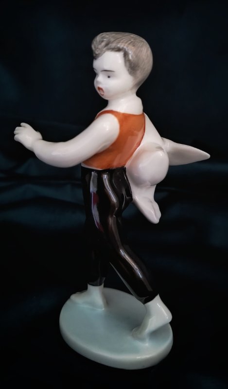 Hollohaza porcelana antyczna: chłopiec z gęsią - 06