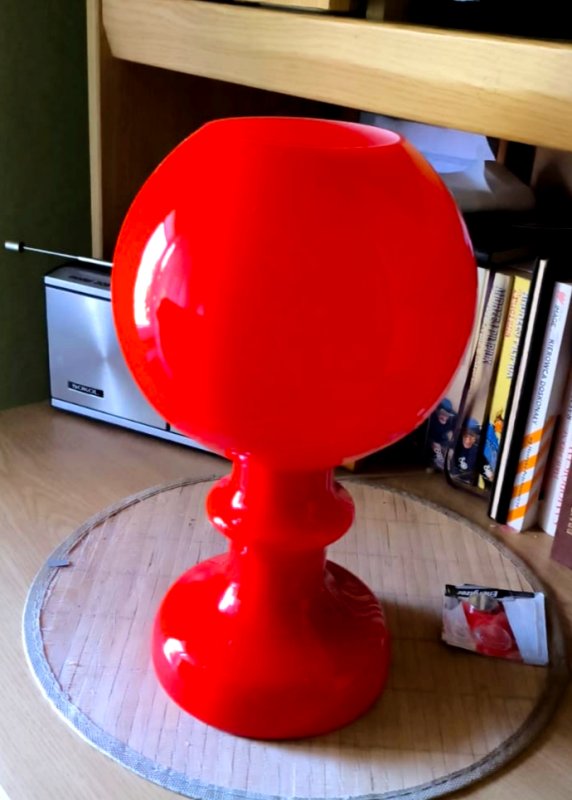 Lampa szklana czerwona .lata 70te . Stan bdb.