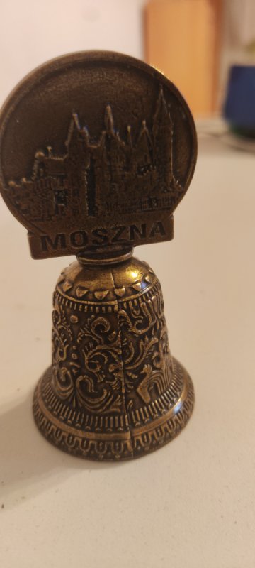 Duża ilość ceramicznych dzwonków i inne