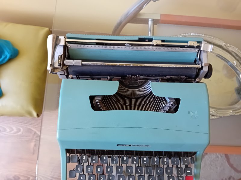 Maszyna do pisania Olivetti lettera32