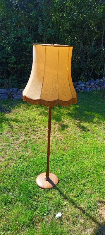 Lampa vintage z abażurem