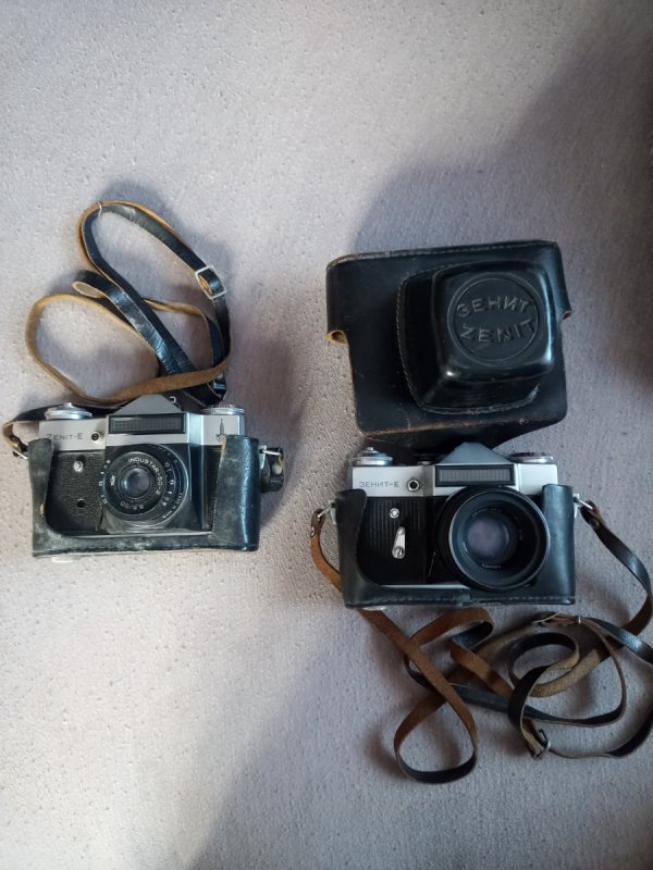 Dwa aparaty zenit E