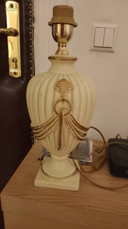 Lampa stołowa