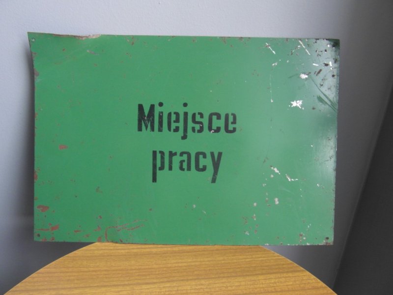 Tabliczka z czasów PRL Miejsce pracy