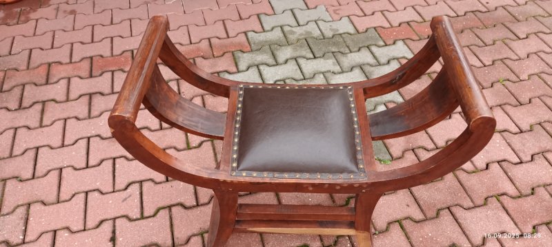 Fotel s stylu kolonialnym