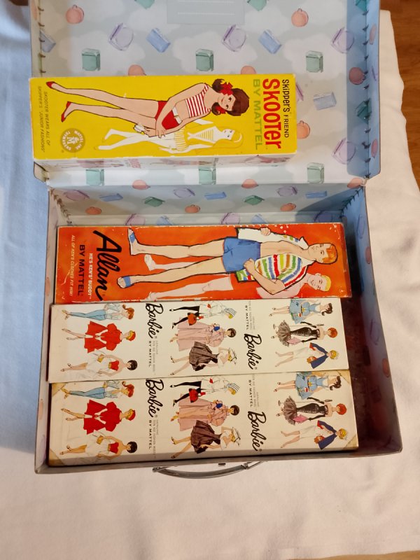 4 kolekcjonerskie lalki Barbie z początku lat 60,