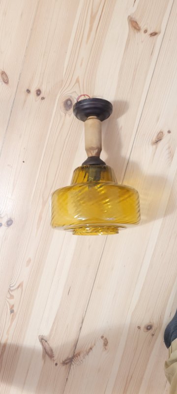 Lampa wisząca, styl PRL, 1 żarówka, klosz miodowy