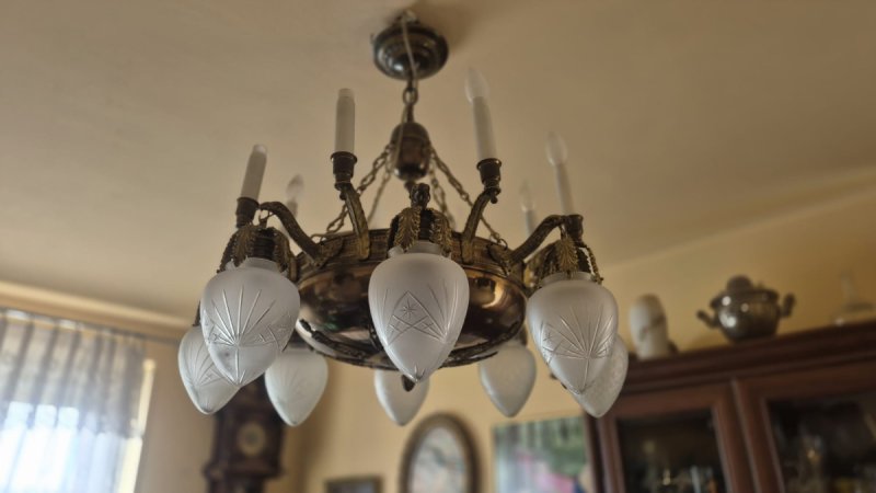 Żyrandol w stylu artdeco