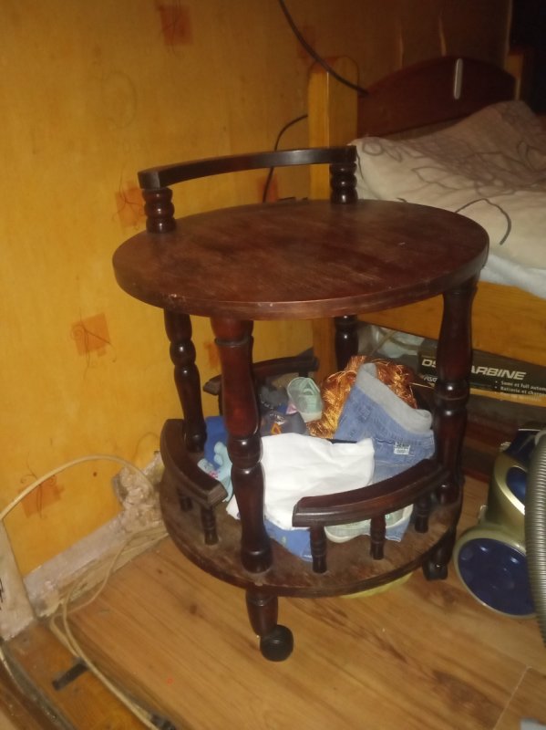Drewniany barek na kolkach