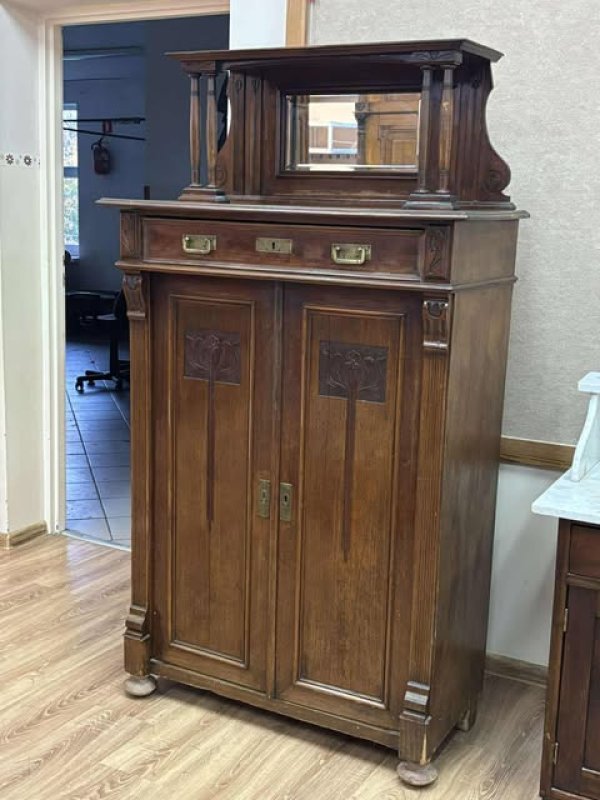 Piękna Zdobiona Bieliźniarka/Komoda z Lustrem - 01