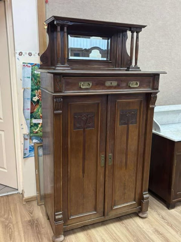 Piękna Zdobiona Bieliźniarka/Komoda z Lustrem - 02