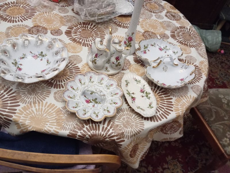 Sprzedam piękny zestaw deserowy z porcelany