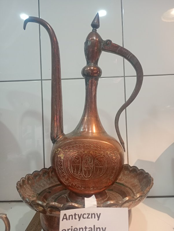 Miedziany Antyczny dzban z misą