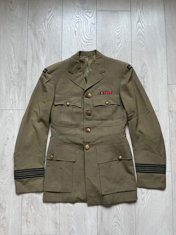 Bluza oficera Royal Canadian Air Force z 1957 roku