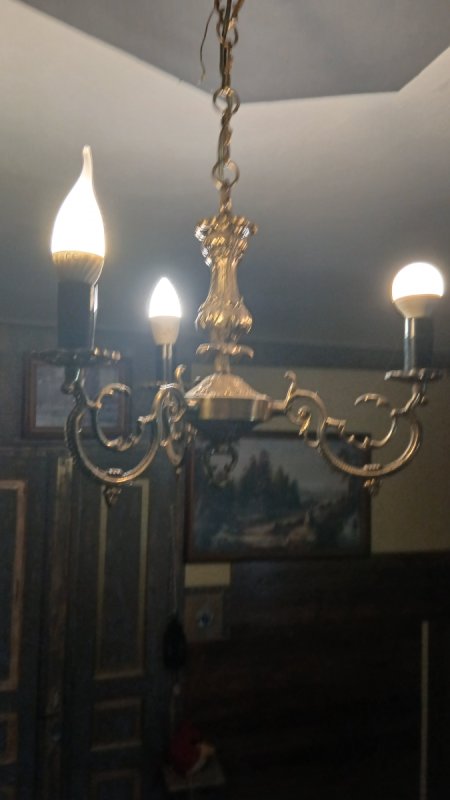 Zabytkowa mosiezna lampa