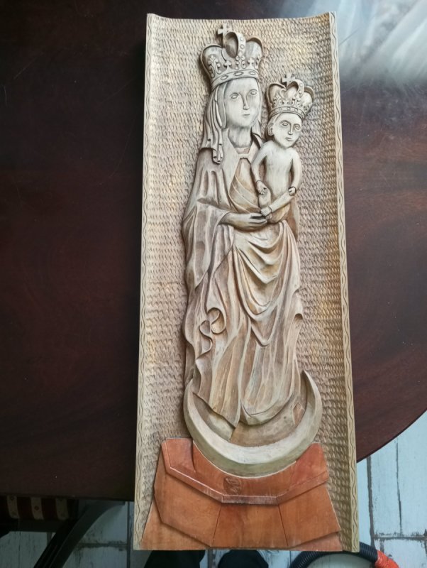 Płaskorzeźba Maryja z dzieciątkiem