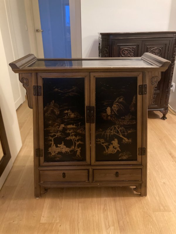 Orientalna komoda, drewniana, ręcznie robiona.