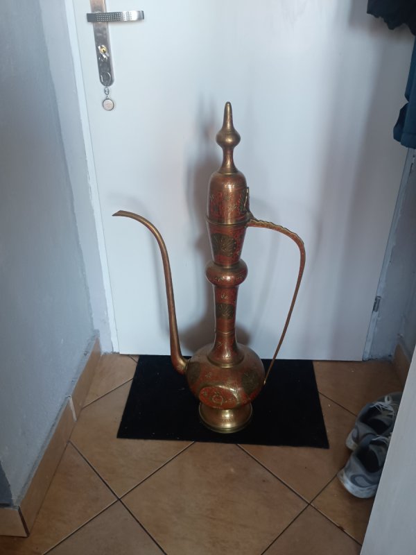 Dzban z mosiądzu grawerowany