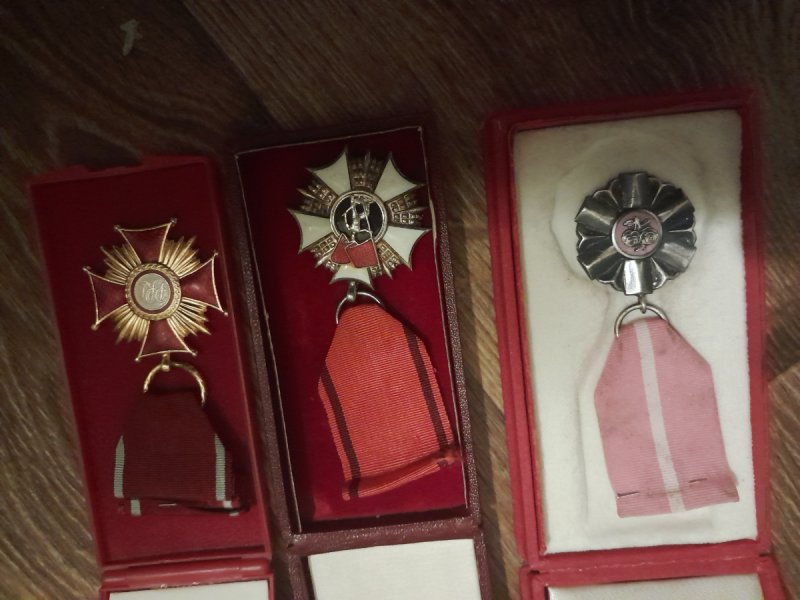 Medal złoty krzyż zasługi PRL