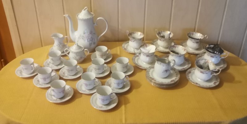 Porcelana kawowa jedna pełna, druga niepełna brak