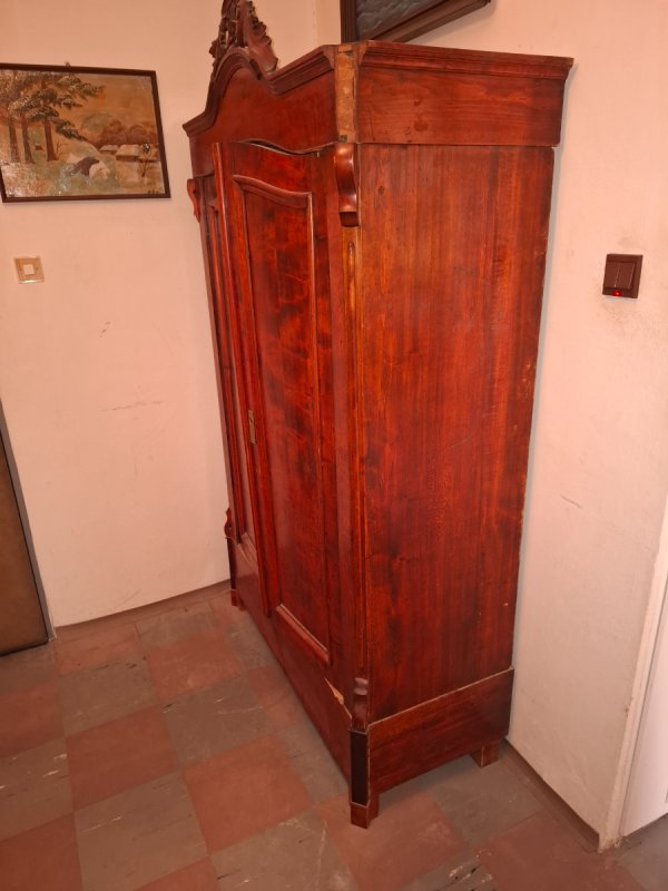 Antyczna szafa w stylu Ludwika Filipa