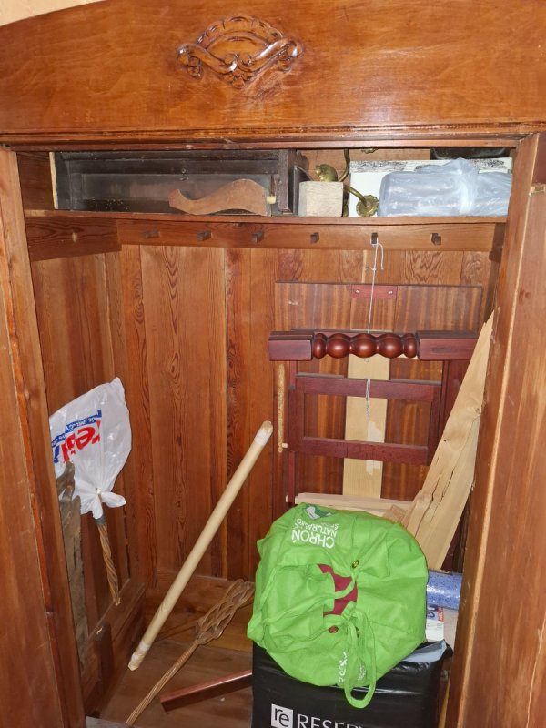 Zabytkowa szafa ubraniowa - 02