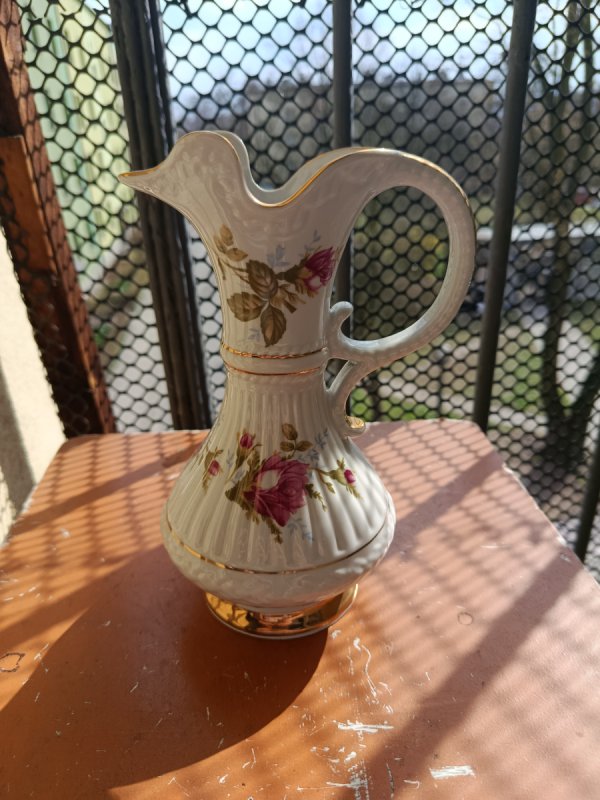 Zabytkowy porcelanowy wazon