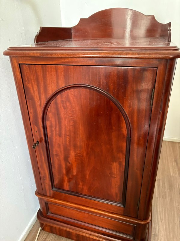 Szafka mahoniowa, Anglia, oryg. ceramiczne rolki