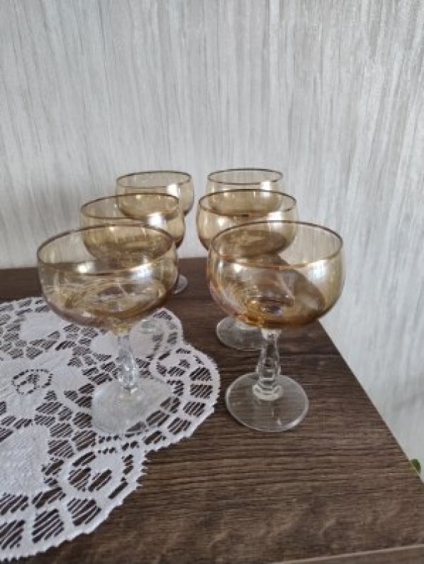 Kieliszki do szampana w stylu PRLu