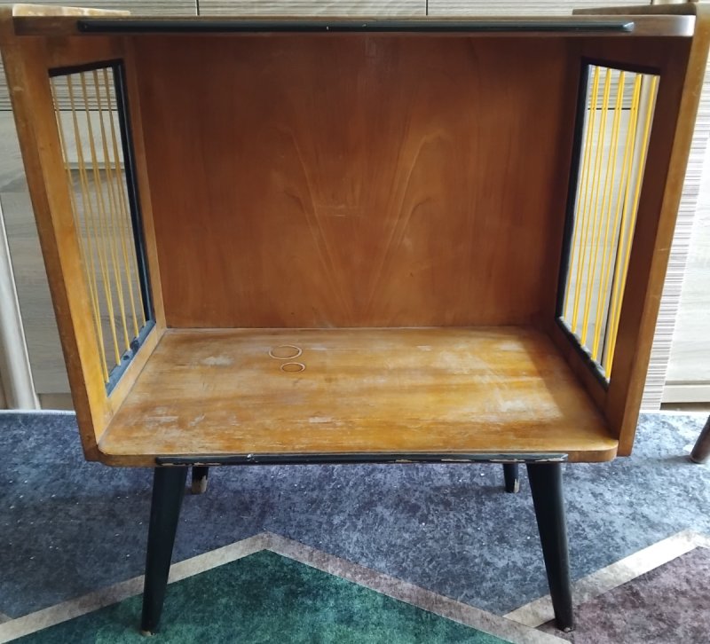 Stolik pod telewizor