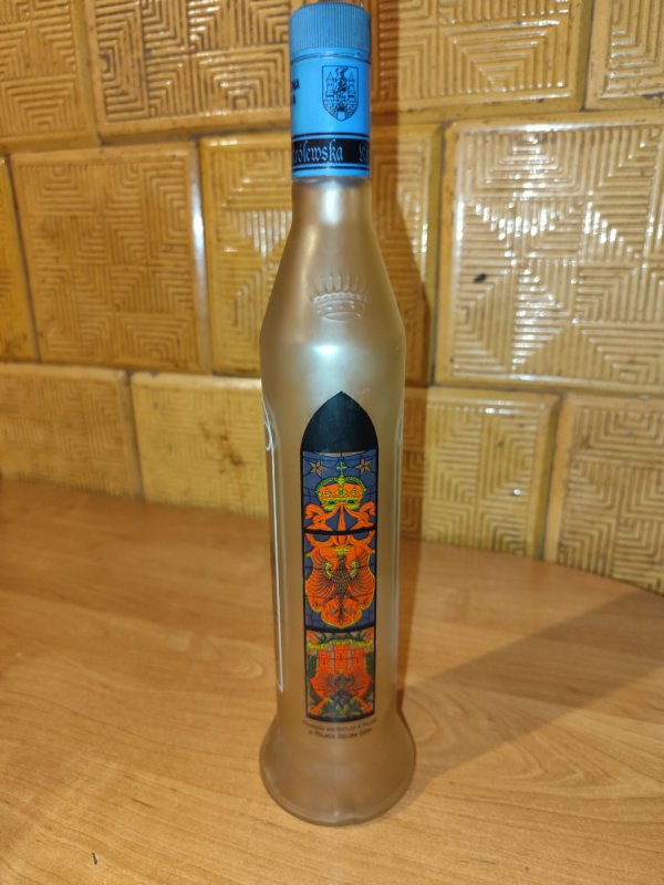 Butelka po wódce królewskiej