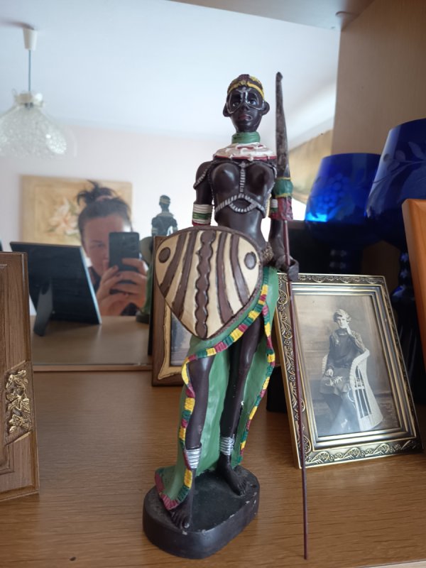 Kolorowa figurka afrykańska