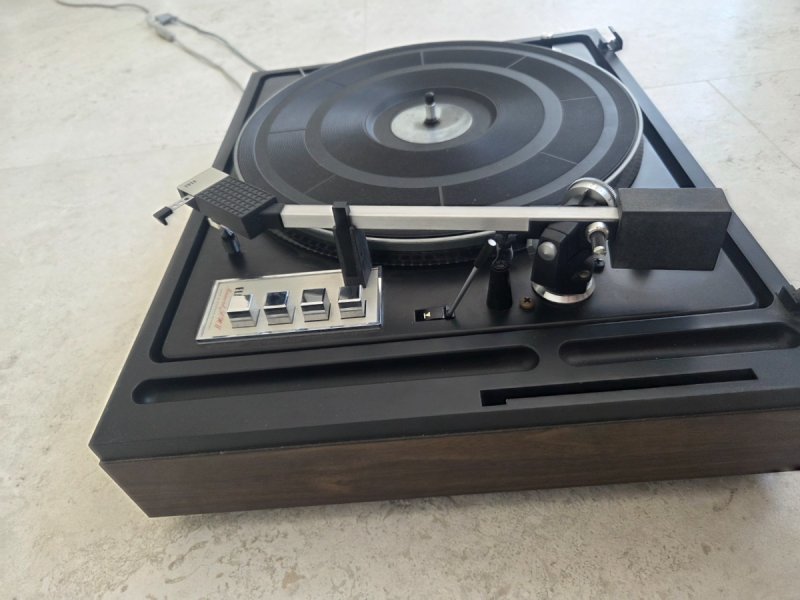 Gramofon Vintage - 03 Gramofon Vintage - 03